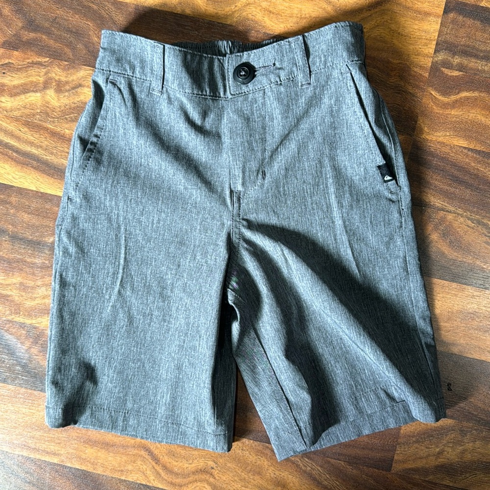 Boys quicksilver Always stretch shorts.